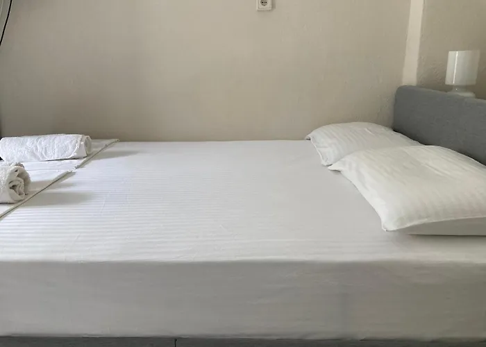Seaside Apartments Flogita